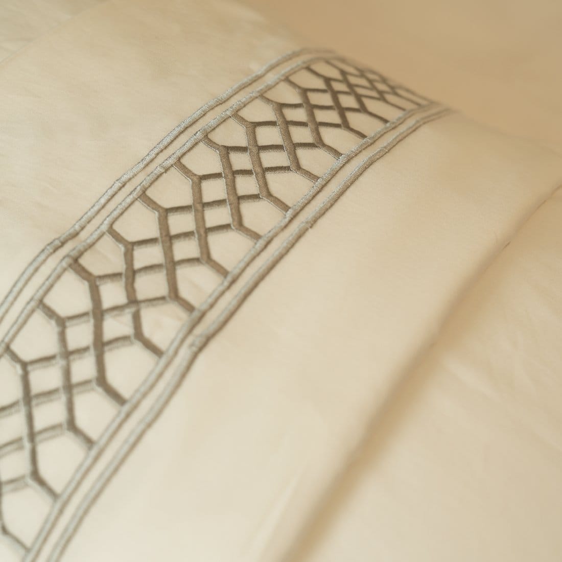 Reysha Embroidery Cotton Bedsheet- Linear Lux pearl white 400 TC