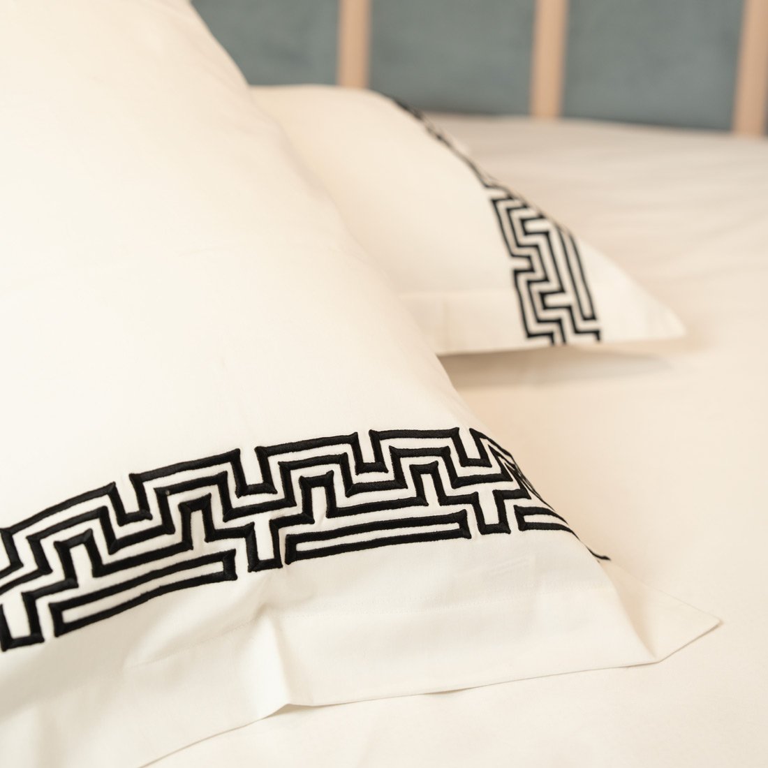 Reysha Embroidery Cotton Bedsheet- Maze Muse pearl white 400 TC