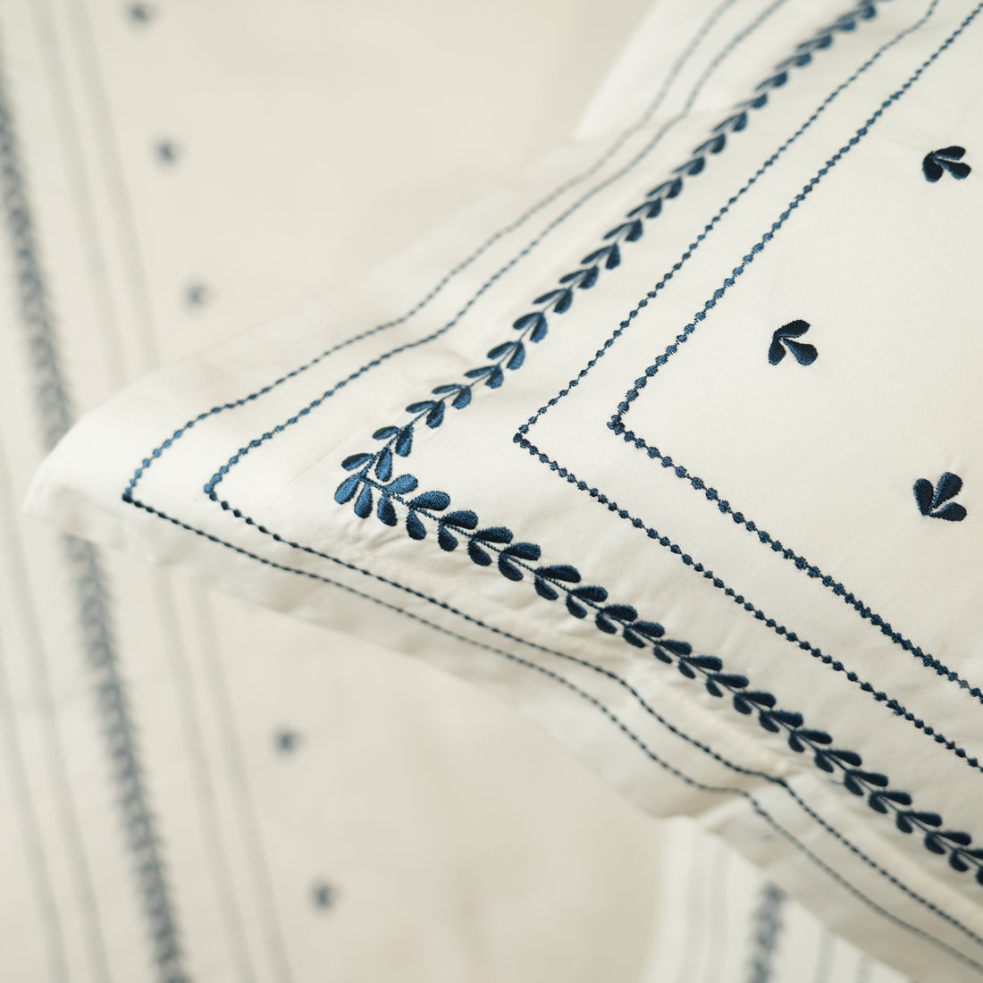 Reysha Embroidery Cotton Bedsheet- Midnight Minimal pearl white 400 TC