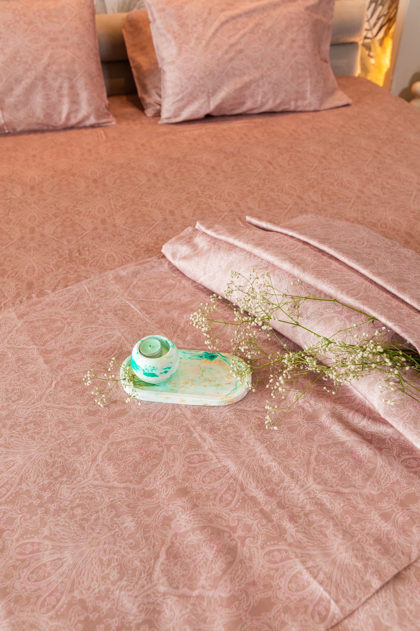 Reysha Digital Print Colour Premium Cotton Bedsheet - Paisley Rose ( Thread Count 400 )