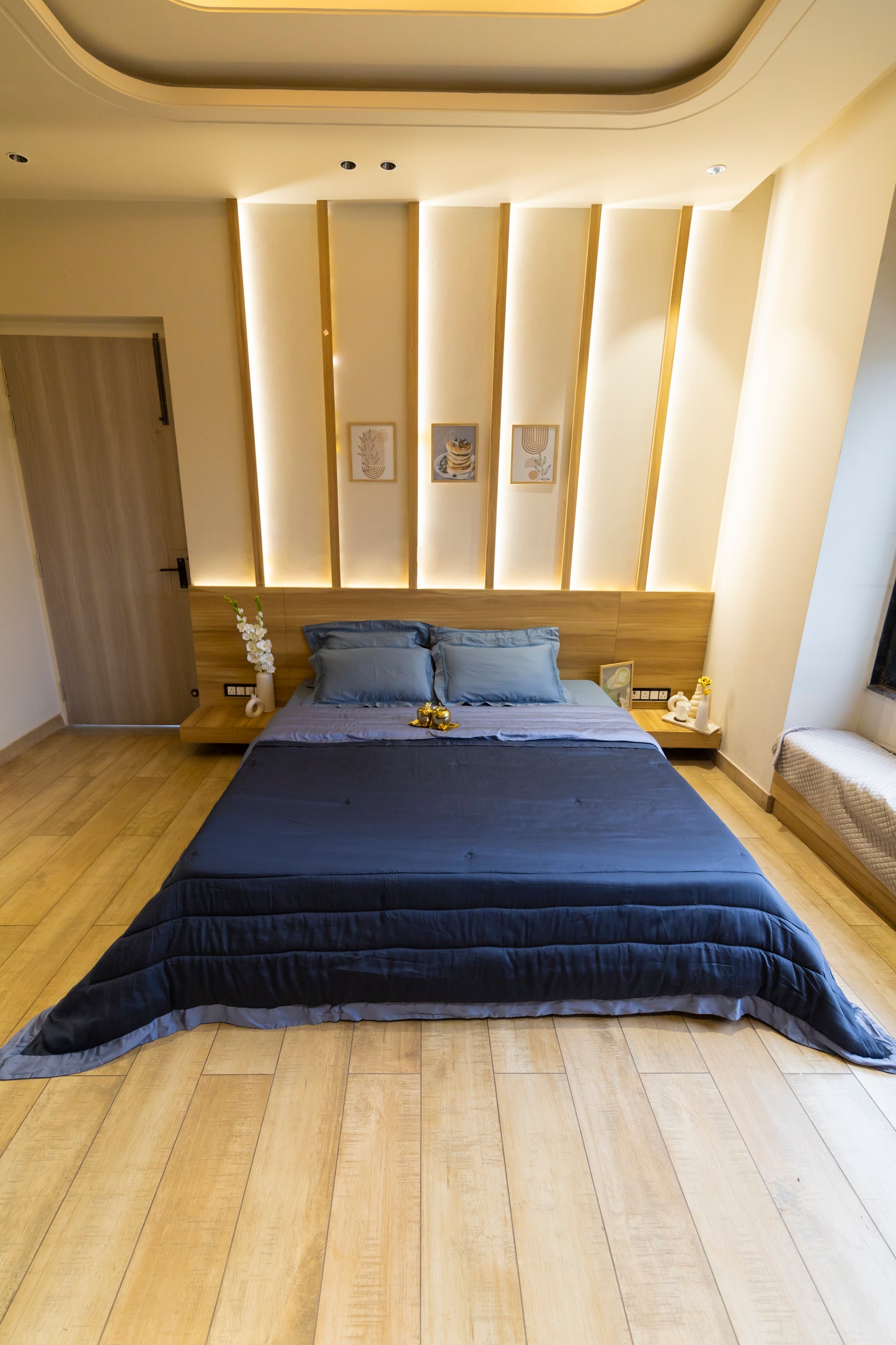 Reysha Comforter Premium Polyster - Navy & Sky ( Thread Count 320 )